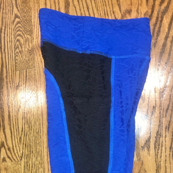 3-D texture leggings with side pockets - Picture 5 of 5